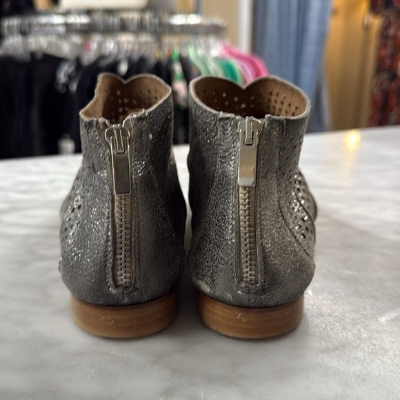 Cordani Peep Toe Metallic Perforated Ankle Bootie Size 41 - Picture 3 of 12